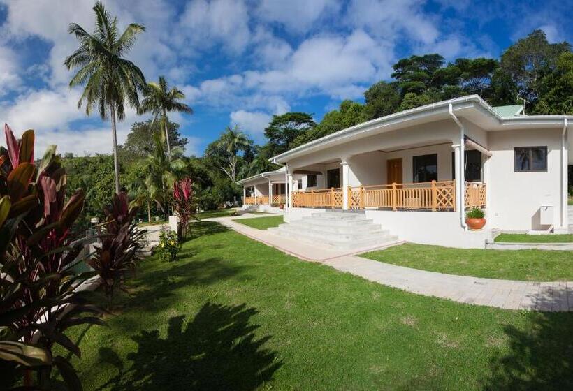 کلبه ییلاقی, Anse Soleil Beachcomber Hotel And Self Catering