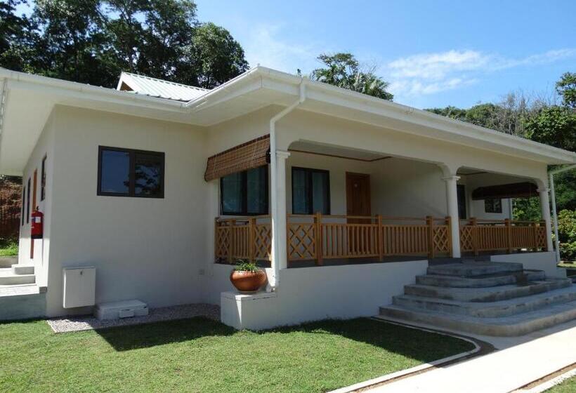 کلبه ییلاقی, Anse Soleil Beachcomber Hotel And Self Catering