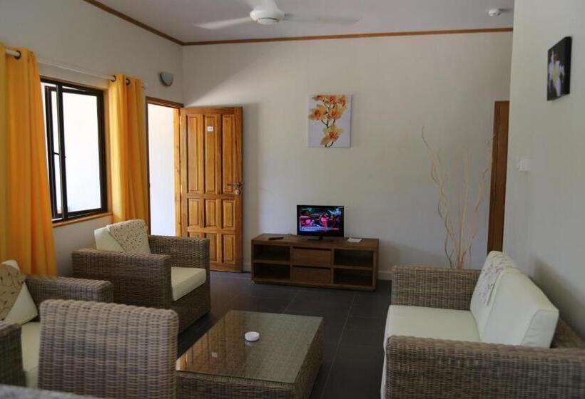 کلبه ییلاقی, Anse Soleil Beachcomber Hotel And Self Catering