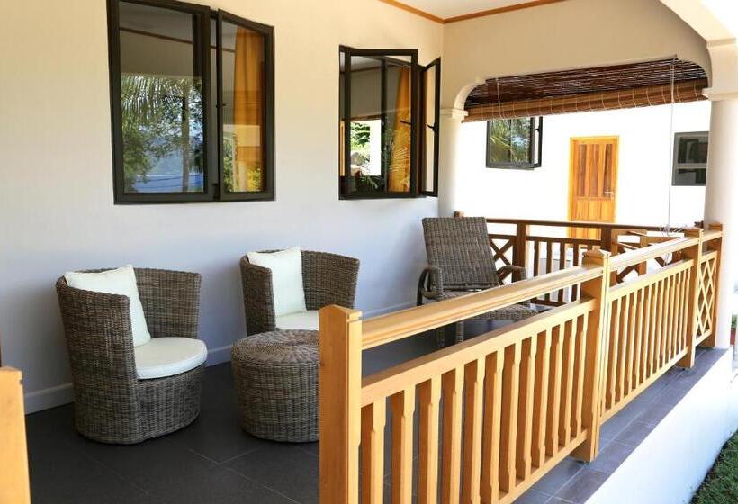 کلبه ییلاقی, Anse Soleil Beachcomber Hotel And Self Catering