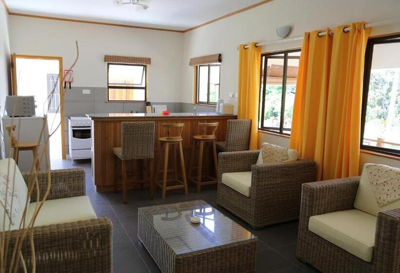 کلبه ییلاقی, Anse Soleil Beachcomber Hotel And Self Catering