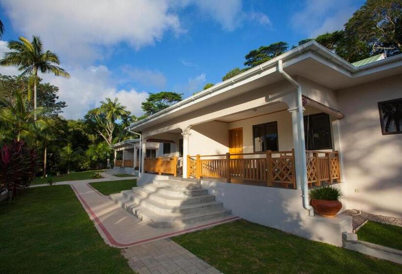 کلبه ییلاقی, Anse Soleil Beachcomber Hotel And Self Catering