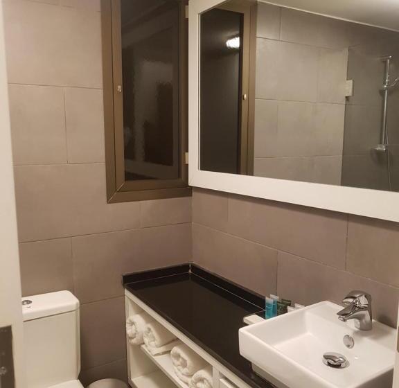 استودیو خانوادگی, B Residence