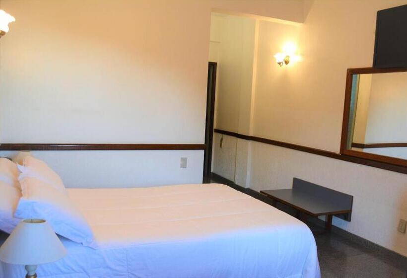 Номер Deluxe, Comendador