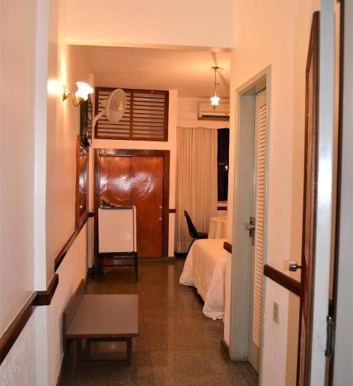 Номер Deluxe, Comendador