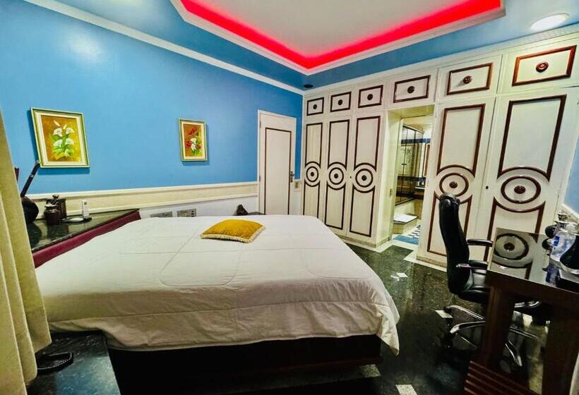 Люкс Повышенной Комфортности, Comendador