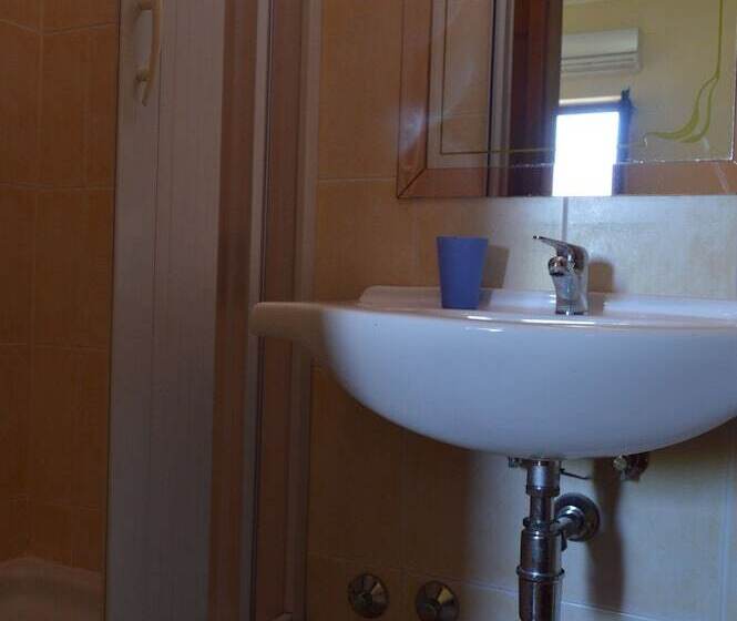 اتاق استاندارد, La Cometa