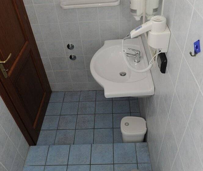 اتاق استاندارد با چشمانداز دریا, La Cometa