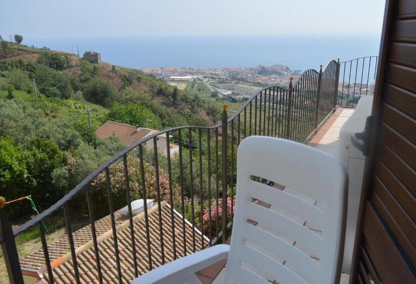 اتاق استاندارد یک نفره, La Cometa