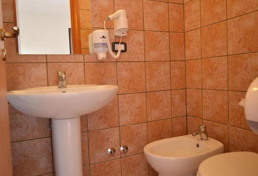 خانه 1 خوابه, La Cometa