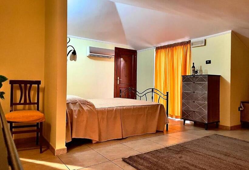 اتاق استاندارد با وان آب گرم, La Cometa