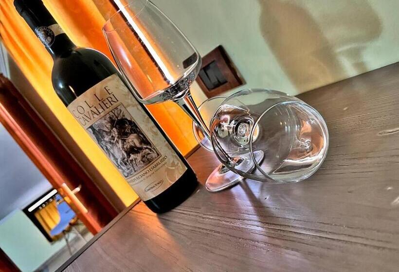 اتاق استاندارد با وان آب گرم, La Cometa