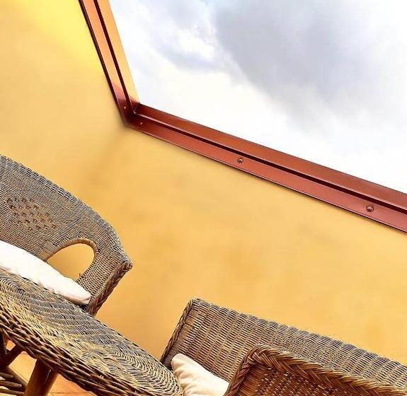 اتاق استاندارد با وان آب گرم, La Cometa