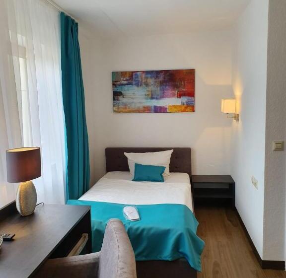 חדר סטנדרט יחיד, Milin