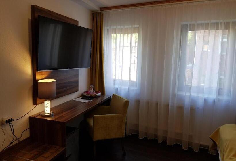 סוויטה עם טרסה, Milin