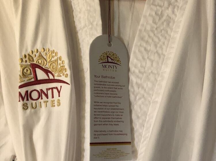 سوییت لوکس, Monty Suites & Golf