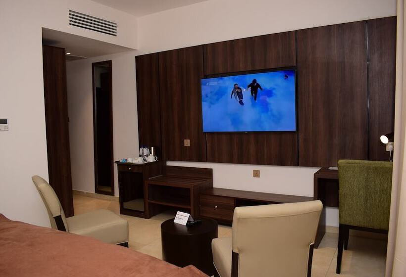 Deluxe Suite, Monty Suites & Golf