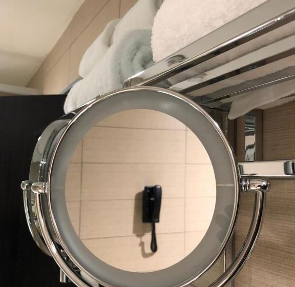 Deluxe Suite, Monty Suites & Golf