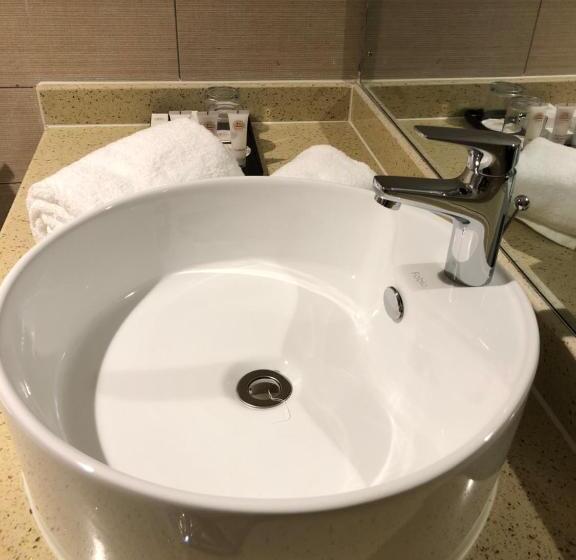 Deluxe Suite, Monty Suites & Golf