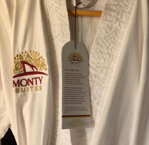 Deluxe Suite, Monty Suites & Golf