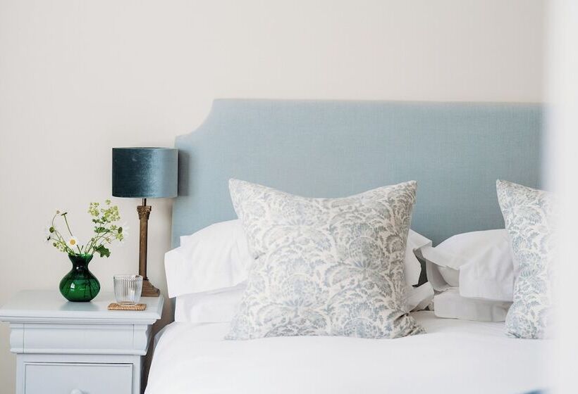 غرفة سوبيريور, The Crown Inn