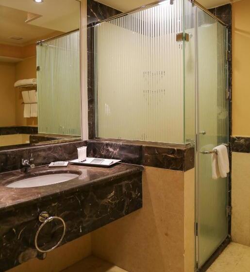 스탠다드 룸 킹사이즈 침대, Wyndham Garden Dammam