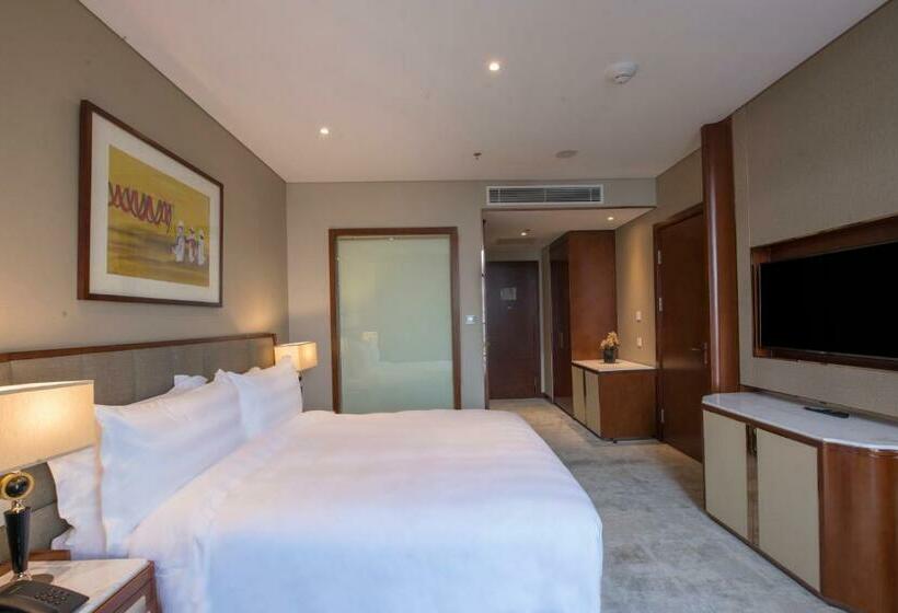 اتاق لوکس با تخت بزرگ, Wyndham Garden Hanoi