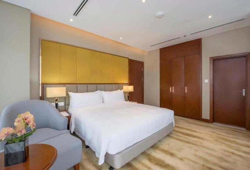 Deluxe Suite King Bed, Wyndham Garden Hanoi