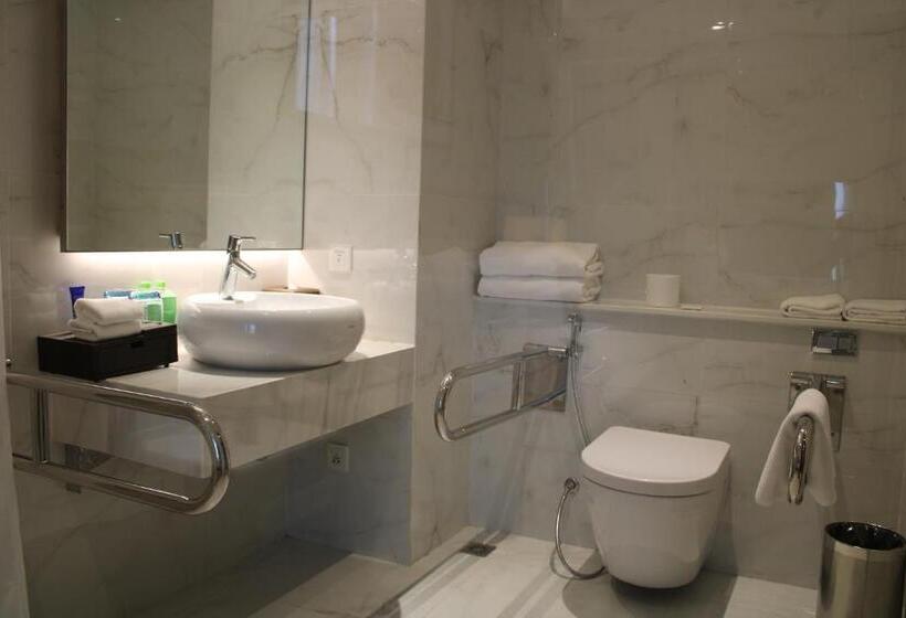 اتاق استاندارد با تخت بزرگ برای معلولان, Wyndham Garden Hanoi