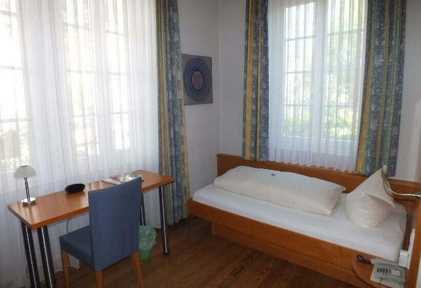 标准单人间, Alleehaus