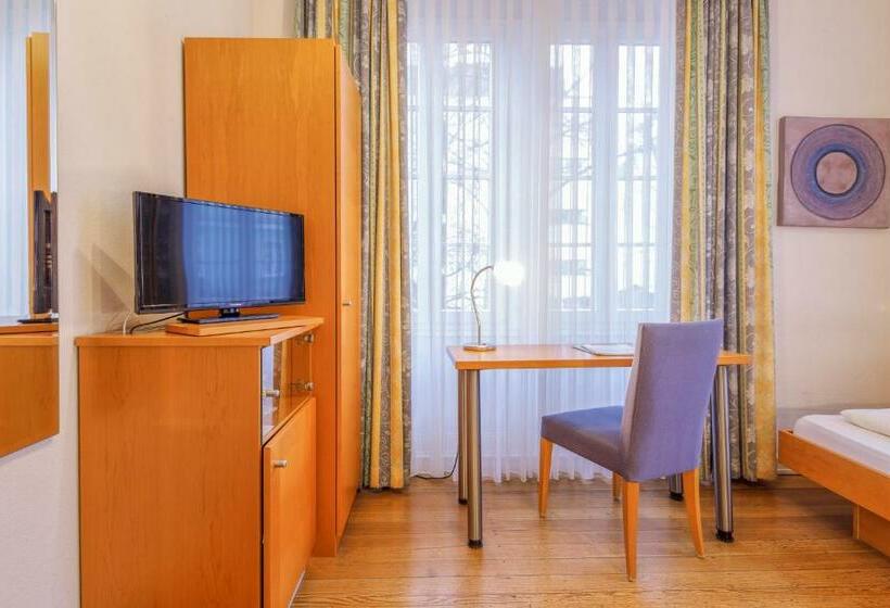 标准单人间, Alleehaus