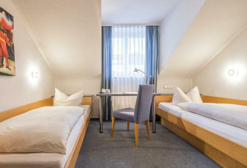 标准单人间, Alleehaus