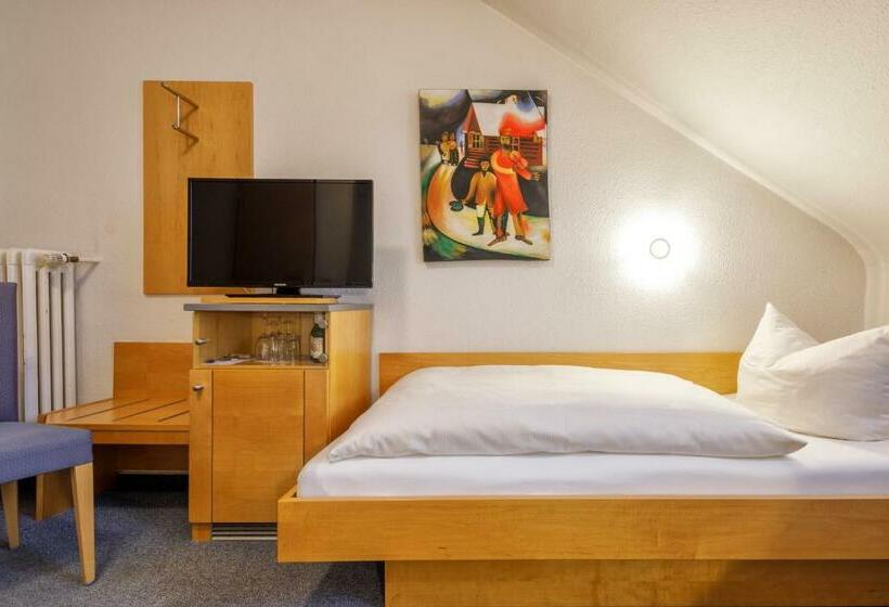 标准单人间, Alleehaus