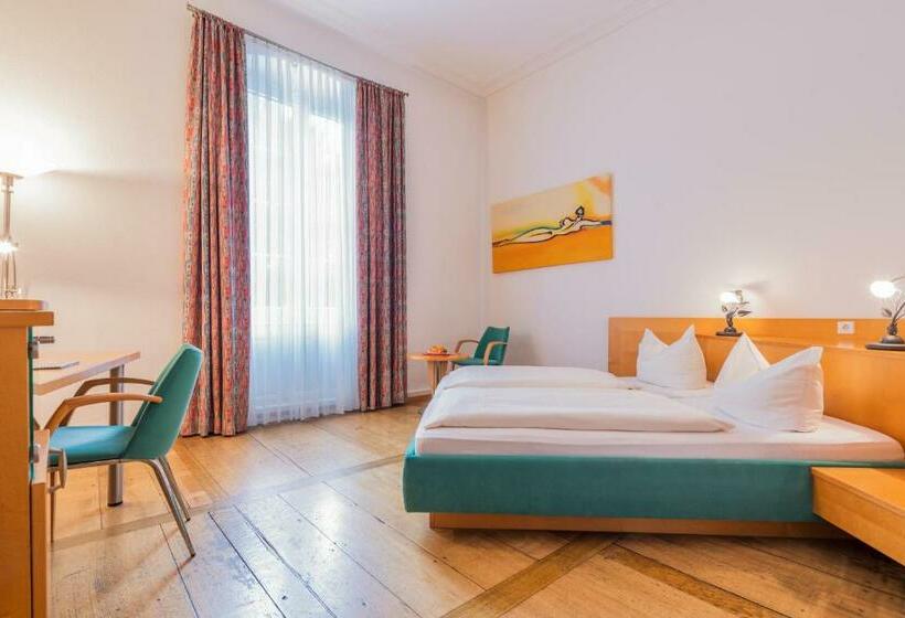 标准间, Alleehaus