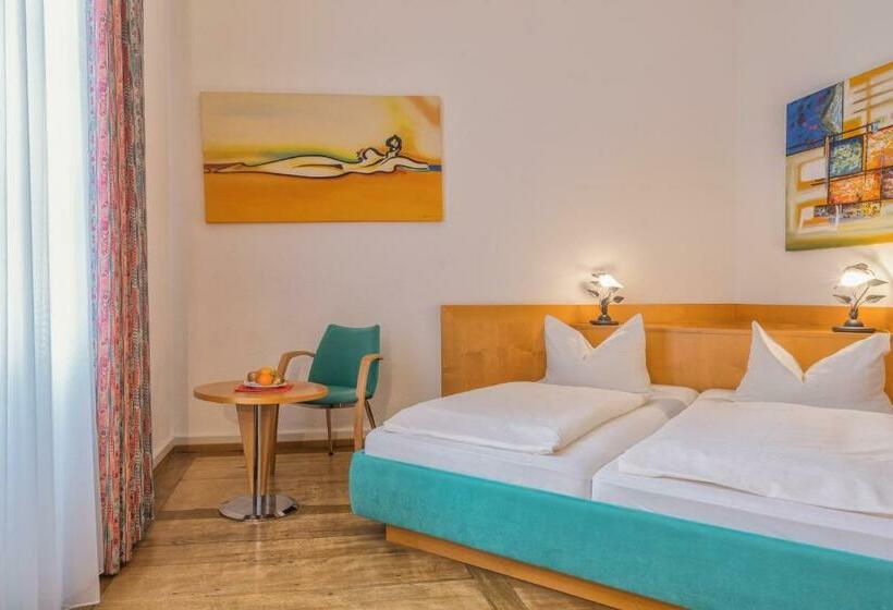 标准间, Alleehaus