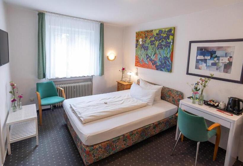 标准单人间共用浴室, Alleehaus