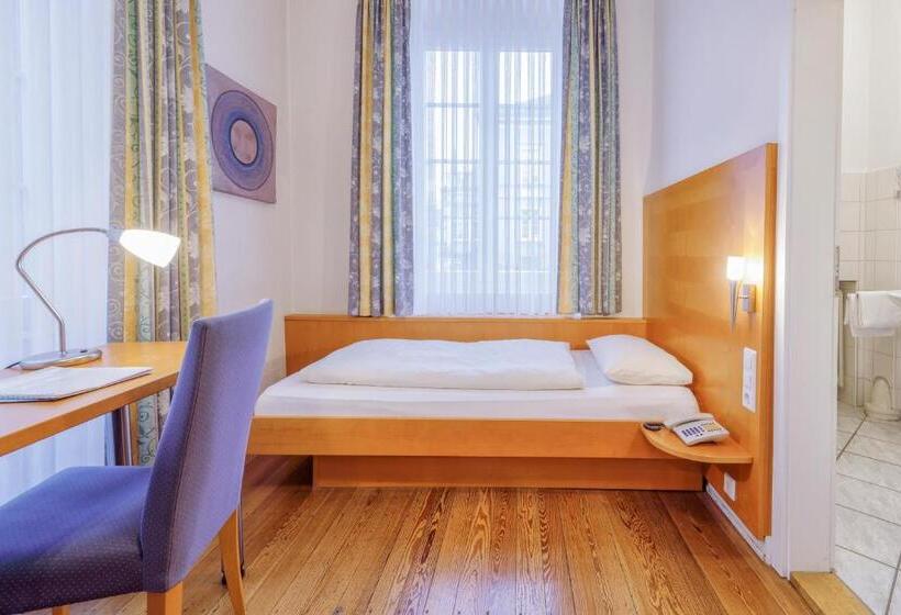 标准单人间, Alleehaus