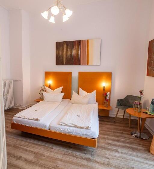 标准间, Alleehaus