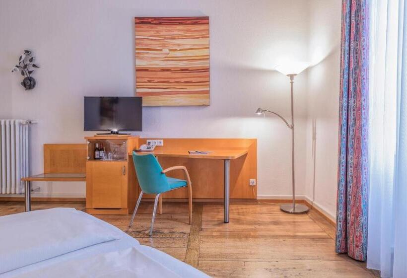 标准间, Alleehaus