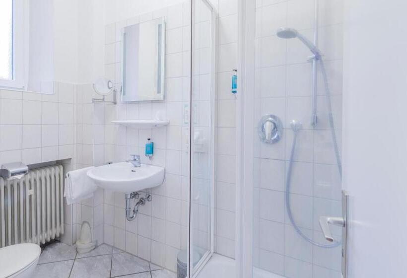 标准间, Alleehaus