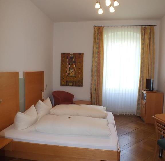 标准间, Alleehaus