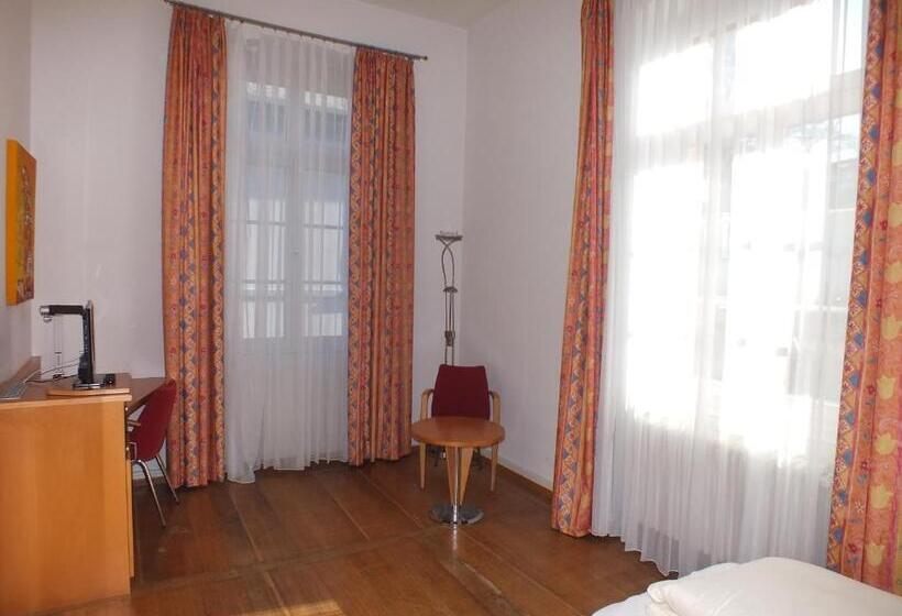 标准间, Alleehaus