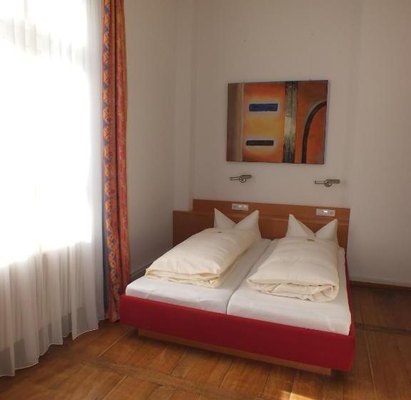 标准间, Alleehaus