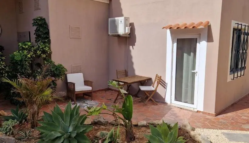 エコノミールーム, Casa Rosa Montes