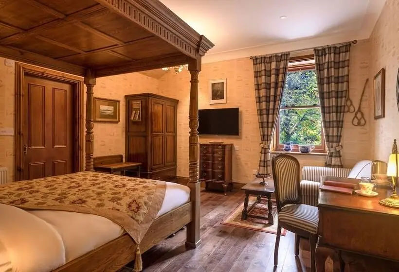 ジュニアスイート, The Whispering Pine Lodge