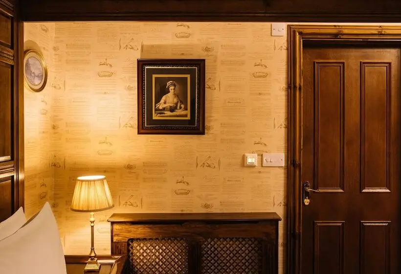 ジュニアスイート, The Whispering Pine Lodge