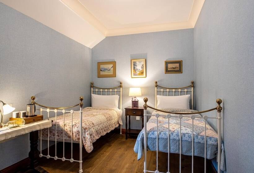 Семейный Номер, The Whispering Pine Lodge