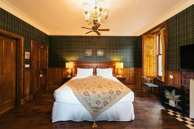 标准间, The Whispering Pine Lodge