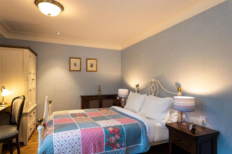 Семейный Номер, The Whispering Pine Lodge