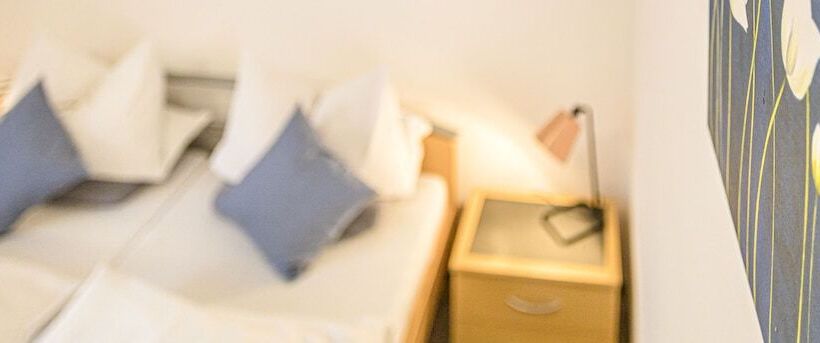 Номер Стандарт, Weisses Rössl